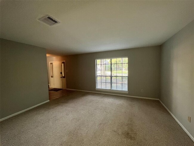 Building Photo - 5622 Maple Square Dr