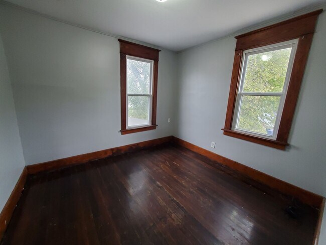 Building Photo - 2047 W 6th St