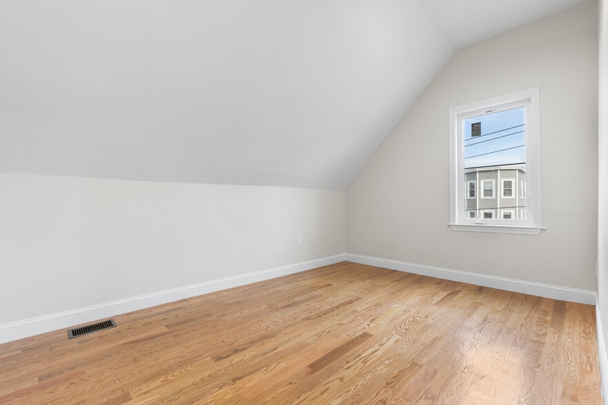 Building Photo - 322 Jefferson Ave