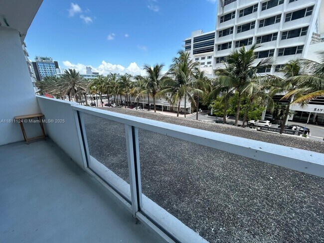 Building Photo - 100 Lincoln Rd