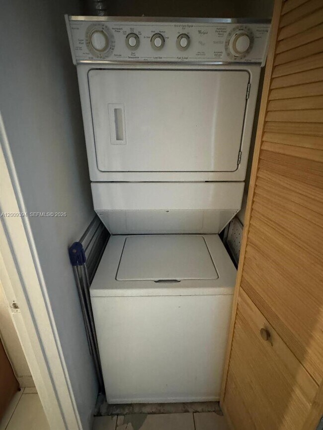 Building Photo - 2740 SW 28th Terrace