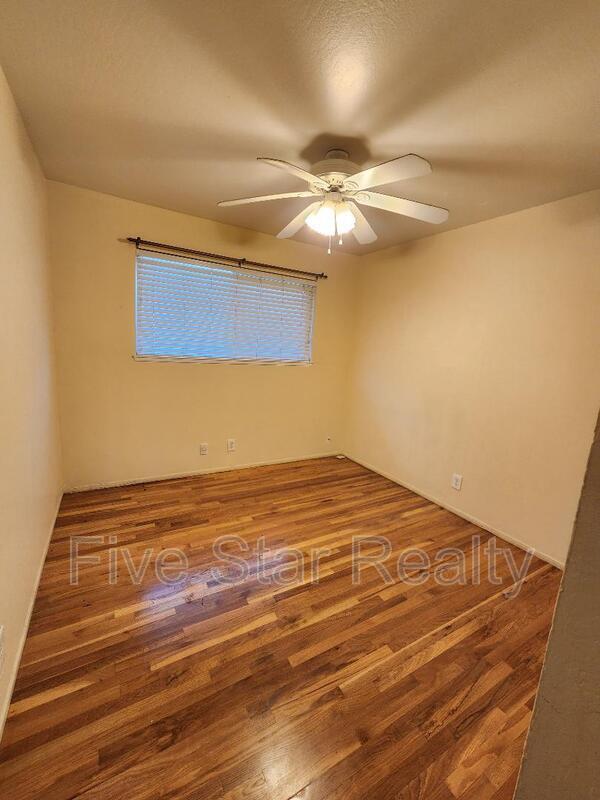 Building Photo - 544 Laurel Dr