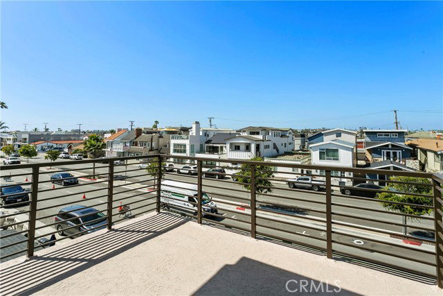 Building Photo - 913 W Balboa Blvd