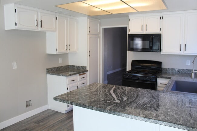 Building Photo - 2229 Rose Ave