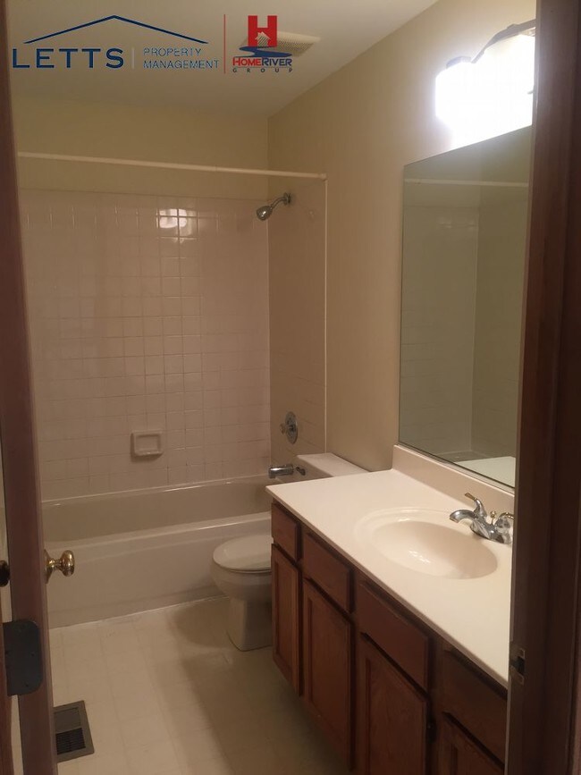 Building Photo - NEWLY RENOVATED 4 BDRM 2.5 BATH