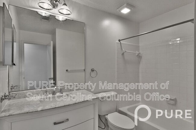 Building Photo - 207 Weddell St