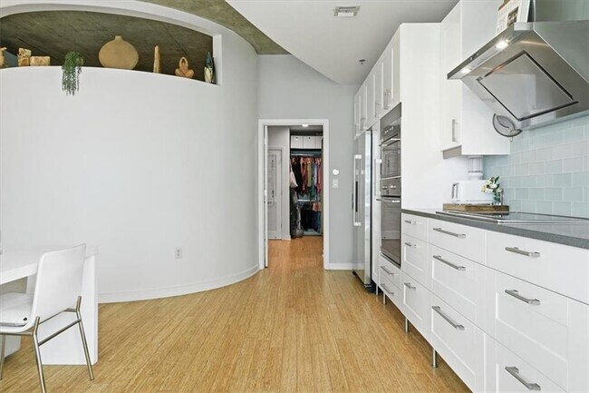 Building Photo - 923 Peachtree St NE