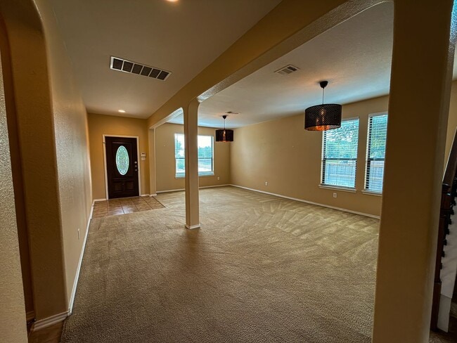 Building Photo - University Park - 5 bedrooms, 3-1/2 Baths