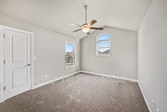 Building Photo - 10510 Clubhouse Dr