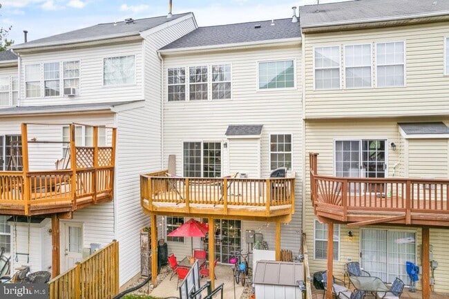Building Photo - 10136 Pale Rose Loop