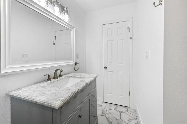 Building Photo - 5201 Verdome Ln