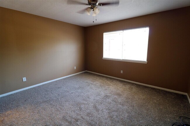 Building Photo - 1919 Country Village Blvd