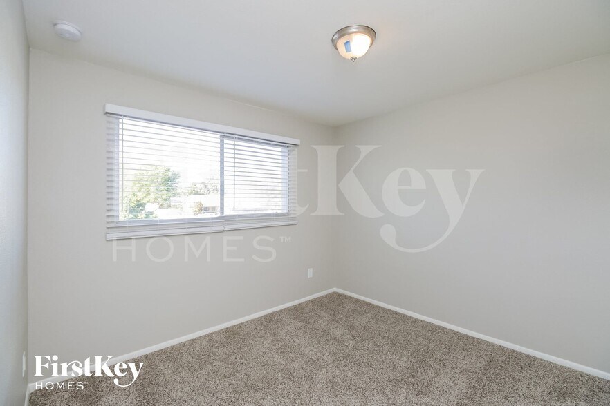 Building Photo - 4647 W Keim Dr