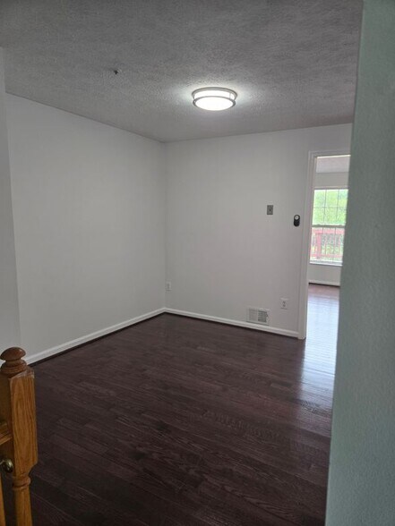 Building Photo - 6632 Granville Ct