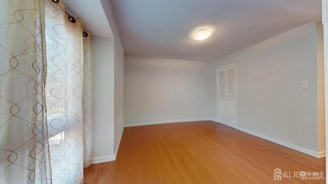 Building Photo - 157 Willowbrook Dr
