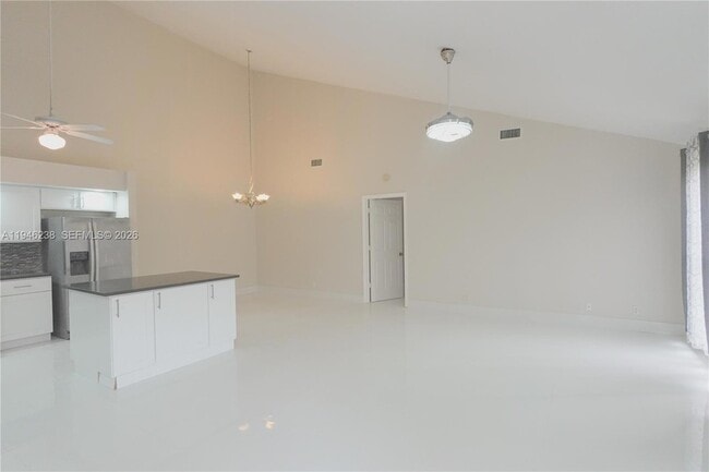 Building Photo - 518 NE 48th St