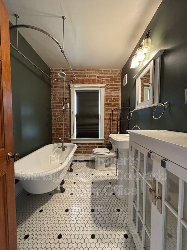 Building Photo - 1529 E 23rd Ave