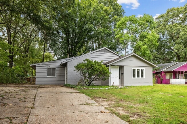 Building Photo - Charming 4 Bedroom, 2 Bathroom house