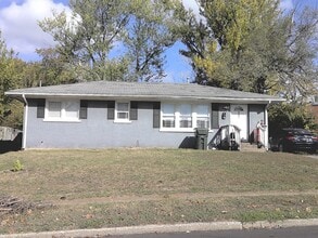 Building Photo - 127 Chantilly St