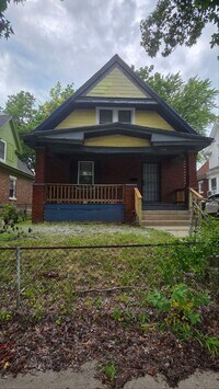 Building Photo - 3 BR/1BA | Newly Renovated Single Family Home | Great backyard | In Kansas City!