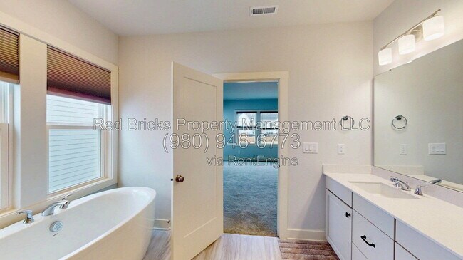 Building Photo - 6129 Alsace Ln