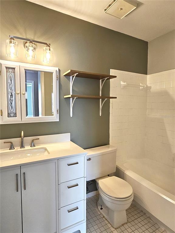 Building Photo - 2657 Roxbury Cir