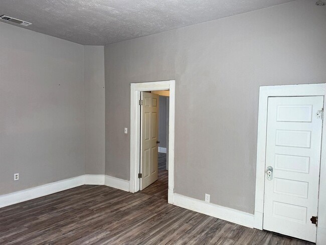 Building Photo - 1504 Austin St