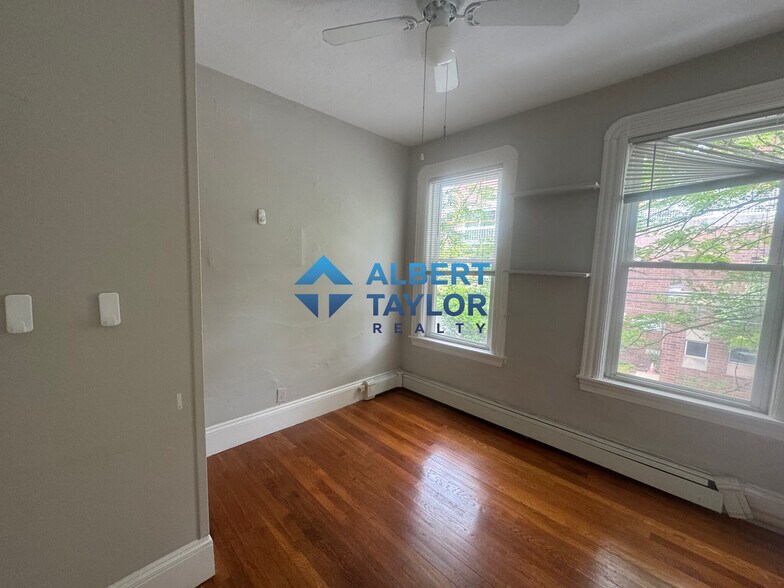 Building Photo - 562 Green St