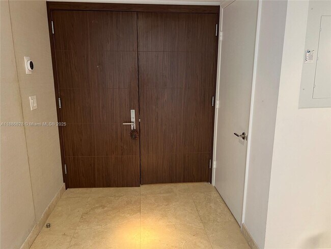 Building Photo - 19333 Collins Ave