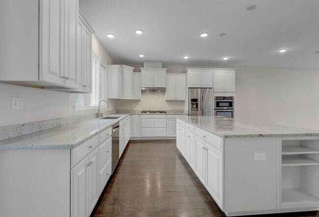 Building Photo - 704 Cottonwood Ct