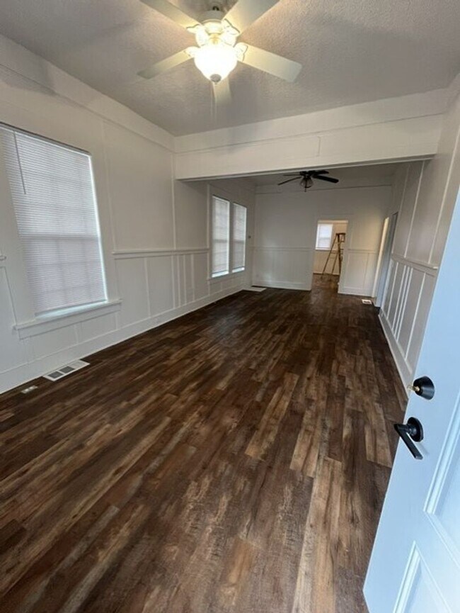 Building Photo - ZPINE1066