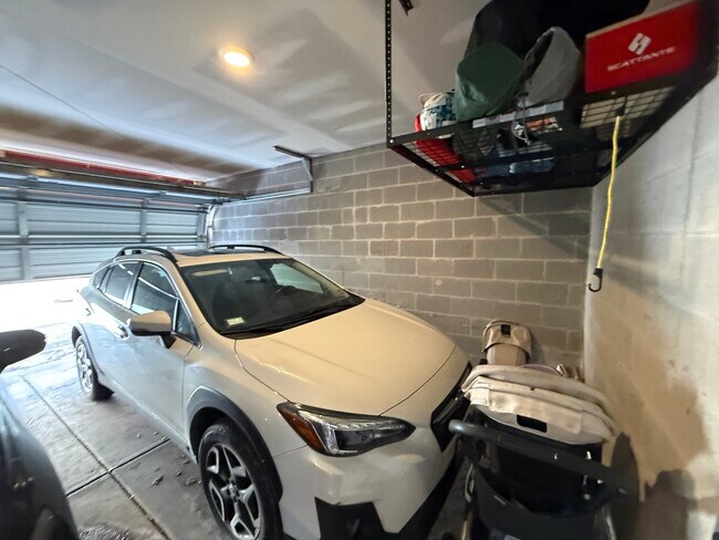 Building Photo - 3219 N Seminary Ave