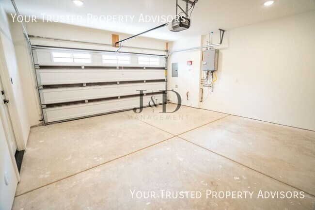 Building Photo - 1371 N Vulcan Ave