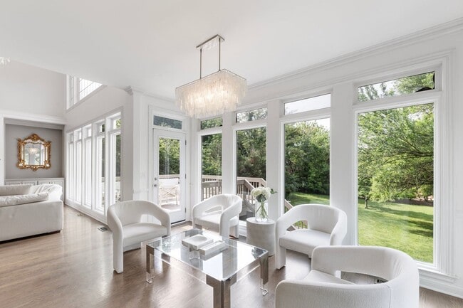 Building Photo - Luxury Furnished Home