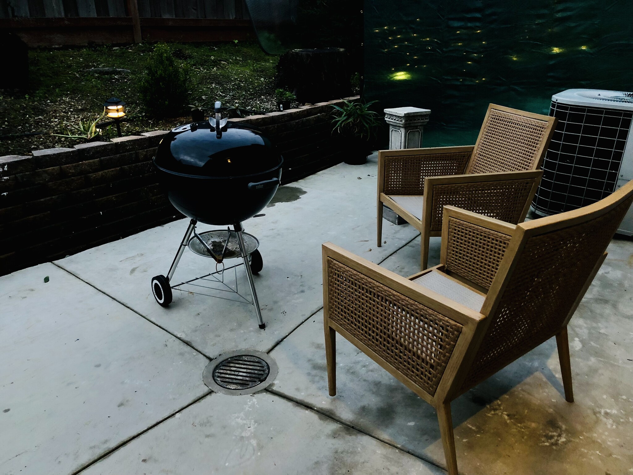 Bbq & Outdoor Seating - 2416 Hill View Ln