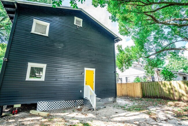 Building Photo - 2817 N Taliaferro Ave