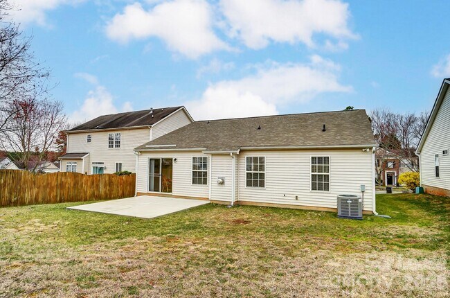 Building Photo - 5519 Waverly Lynn Ln