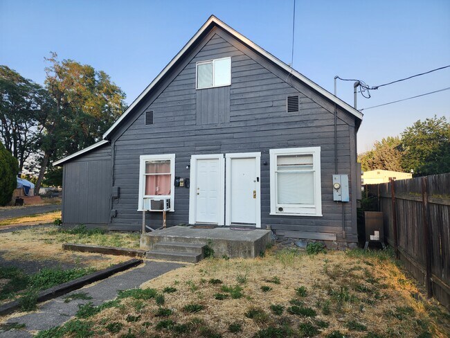 Building Photo - 407 Adams Ln