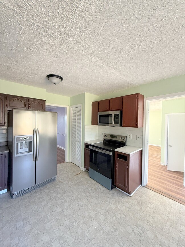 Building Photo - 158 Lewis Ln