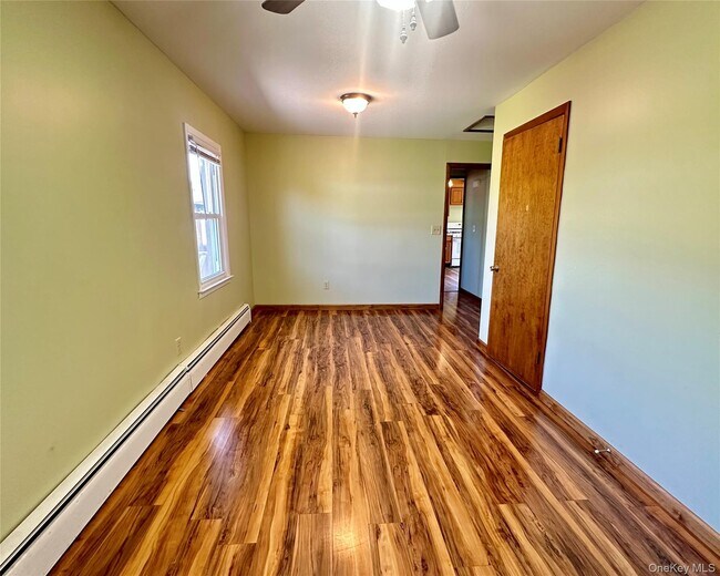 Building Photo - 111 Round Hill Rd