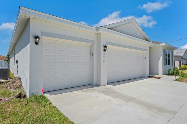 Building Photo - Spacious 4BR House in Port Saint Lucie