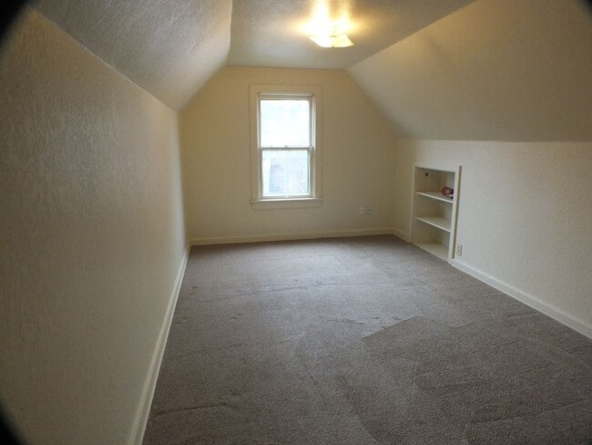 Building Photo - 6833 NE Glisan St