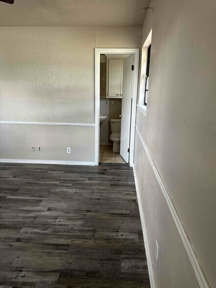 Building Photo - 2118 W Randall Ave