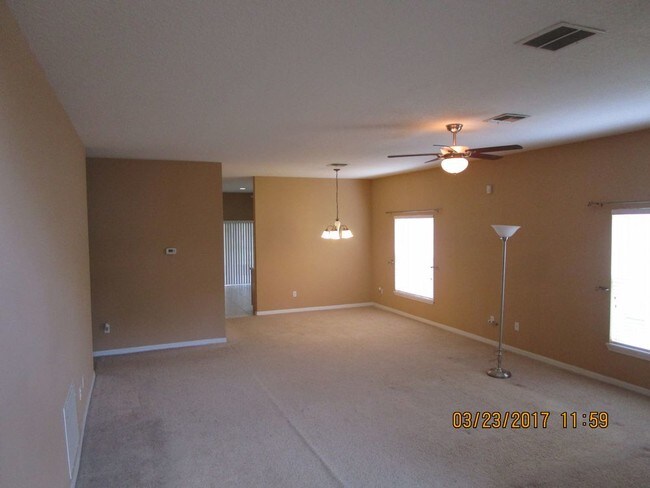 Building Photo - 4 Bed/2 Bath in Beacon Park