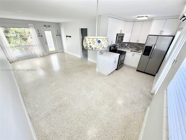 Building Photo - 1601 SE 15th St