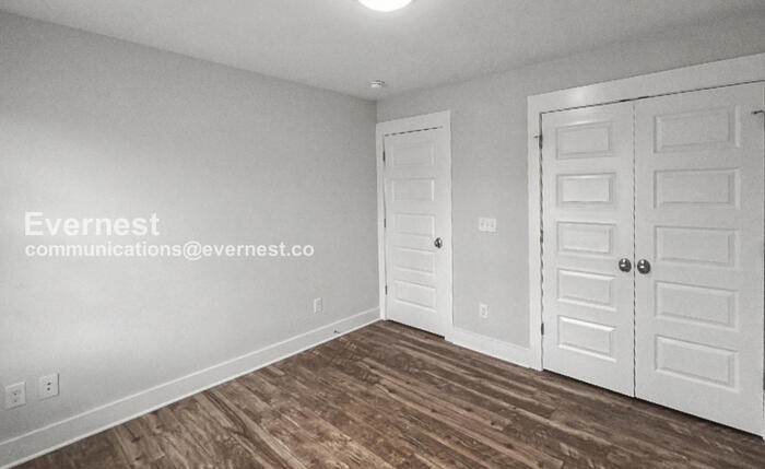 Building Photo - 736 29th Ave N