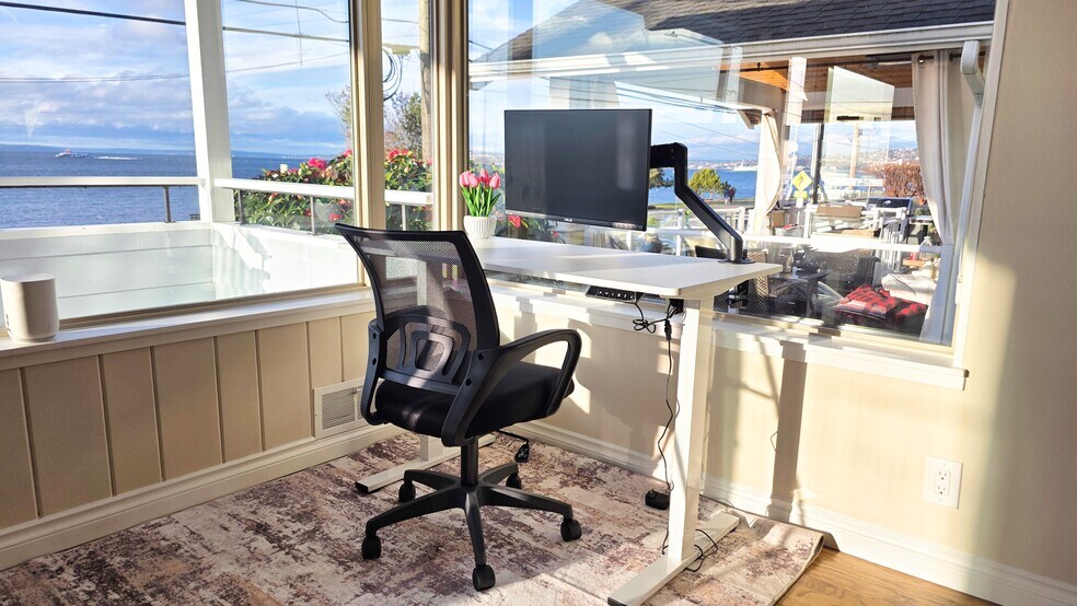 Building Photo - 1588 Alki Ave SW