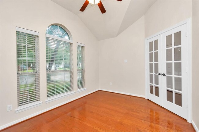 Building Photo - 16510 Bluff Springs Dr
