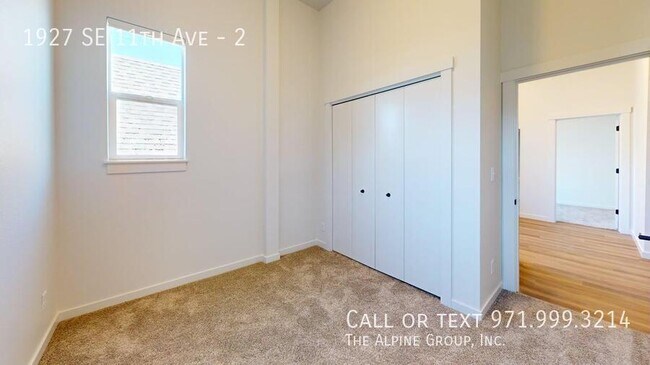 Building Photo - 1927 SE 11th Ave