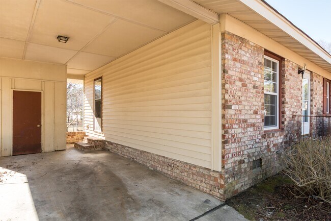 Building Photo - 108 Forestwood Dr